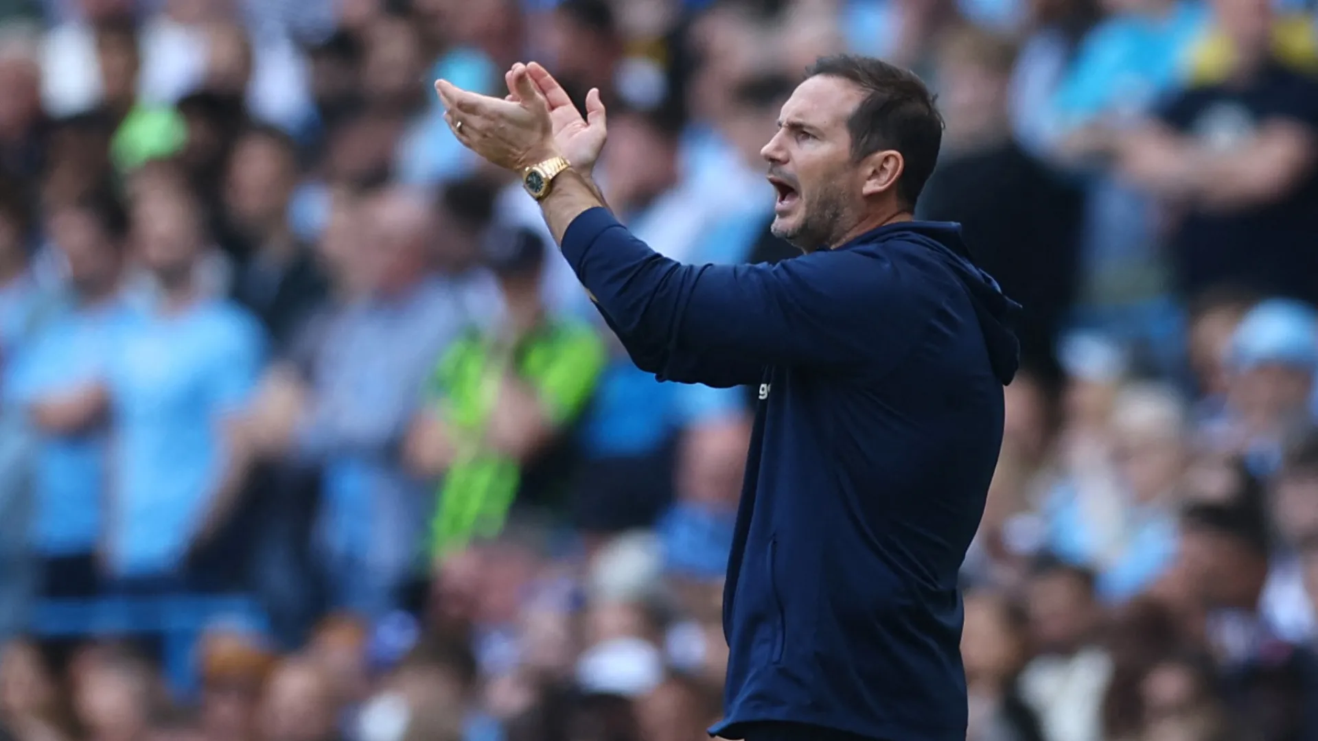 Frank Lampard trong vai trò HLV trưởng Coventry City, biểu tượng cho triết lý và tính ổn định đội bóng