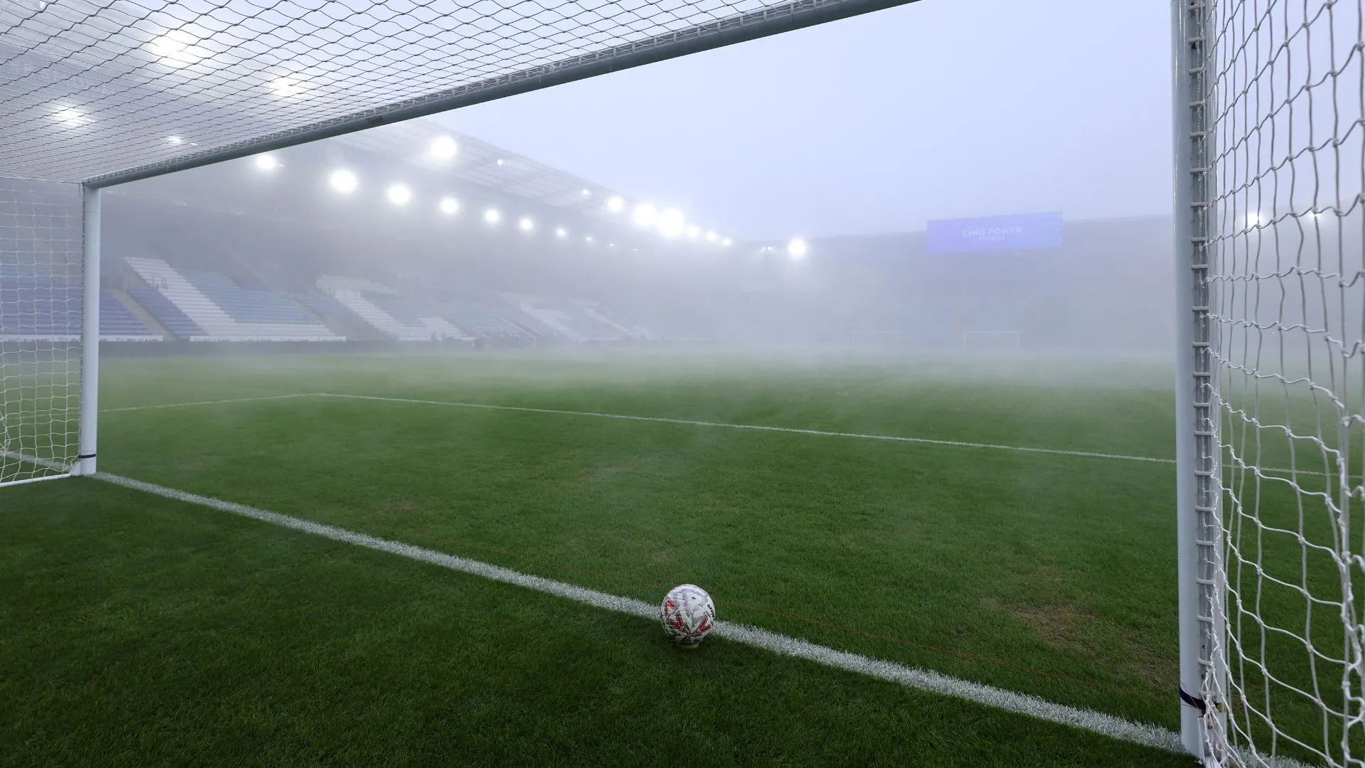 King Power Stadium, biểu tượng của giai đoạn thành công rực rỡ của Leicester City giữa thập kỷ trước