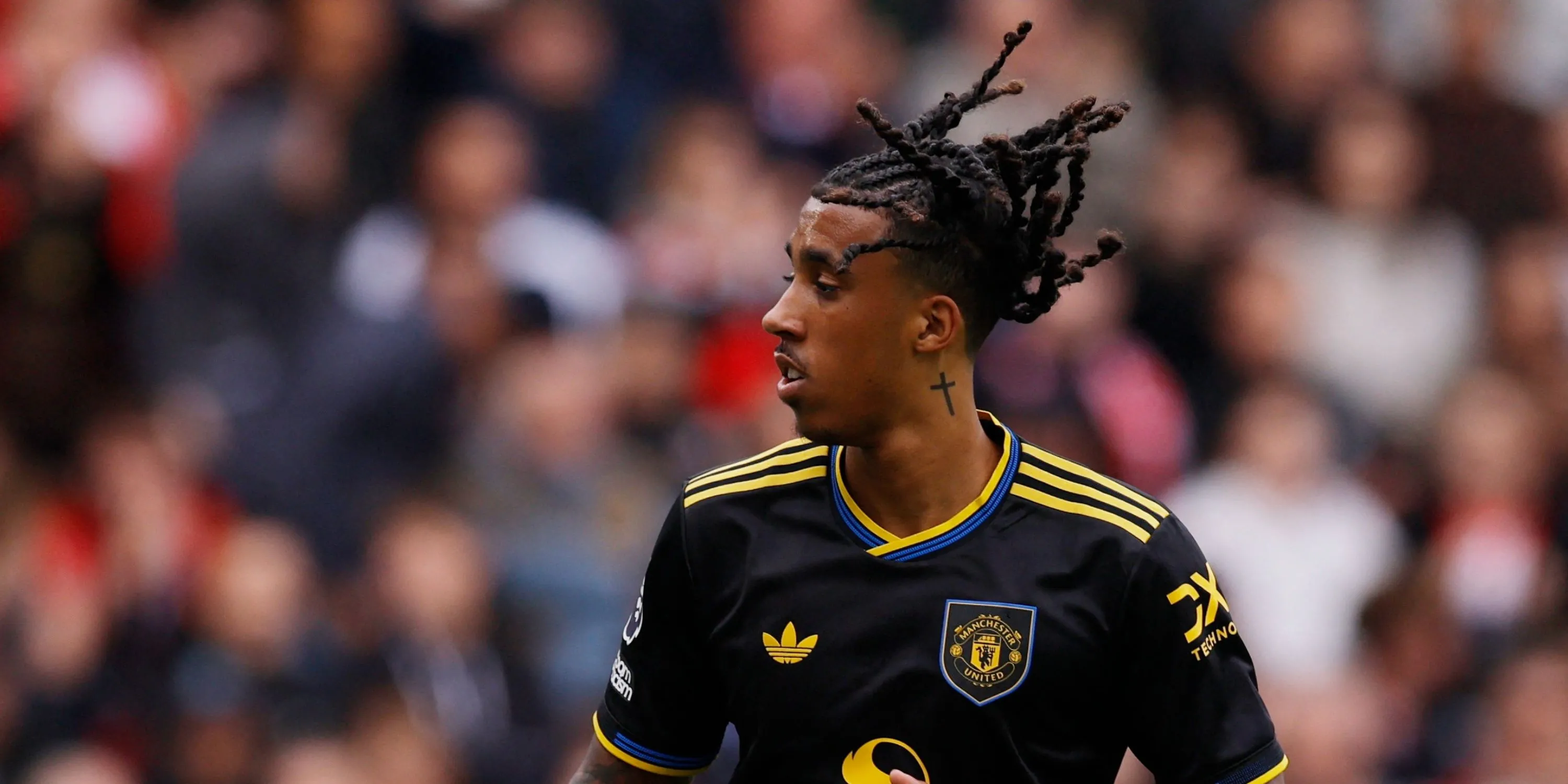 LENY YORO trong màu áo Man Utd, trung vệ trẻ đầy triển vọng